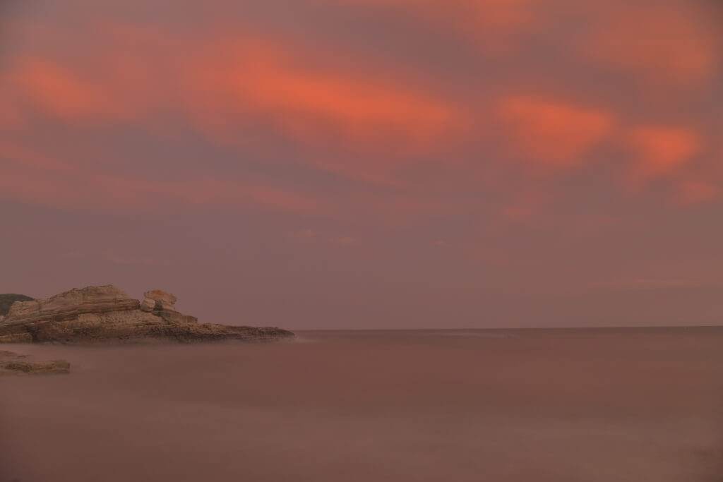 野間埼灯台の夕陽写真